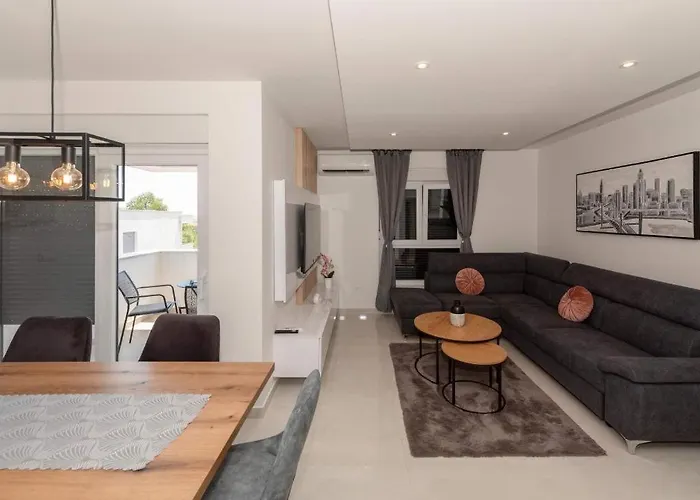 Penthouse Paola- Modern And Luxury In זאדאר