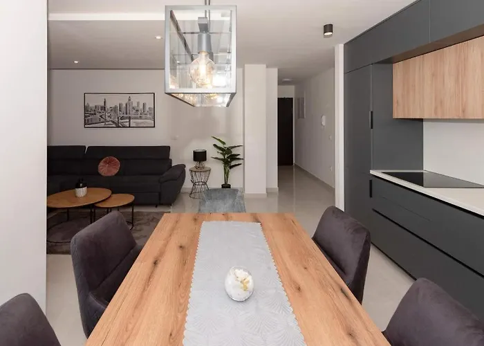 Penthouse Paola- Modern And Luxury In זאדאר