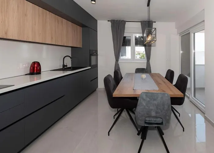 Penthouse Paola- Modern And Luxury In * זאדאר