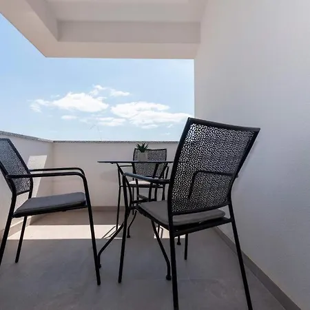 Penthouse Paola- Modern And Luxury In 자다르